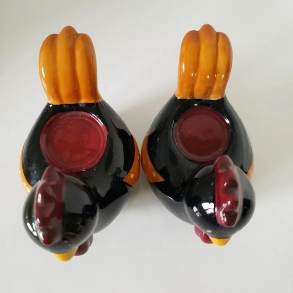 Bonnie Lyn Black/Yellow/Red  Ceramic Chicken Salt/Pepper Shakers. - Picture 1 of 6